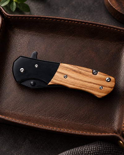 Personalized Engraved Pocket Knife – portrait product view